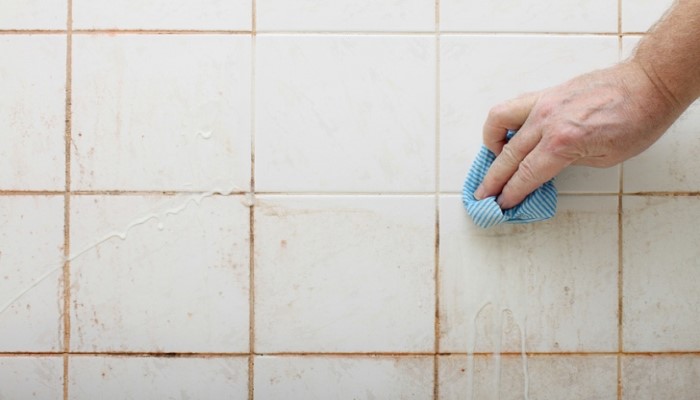 limpiar azulejos del baño